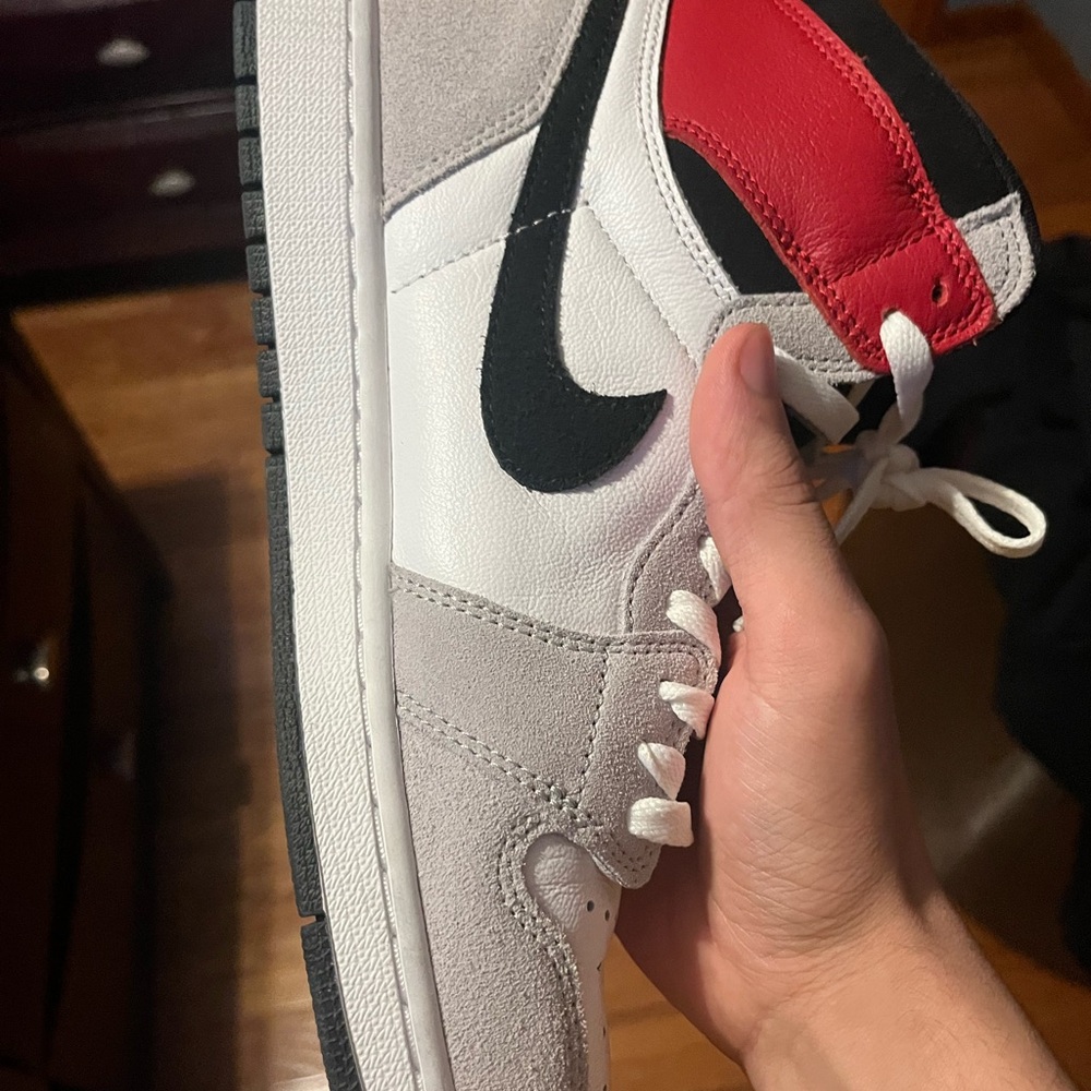 Air Jordan Retro 1 “Grey Smoke”